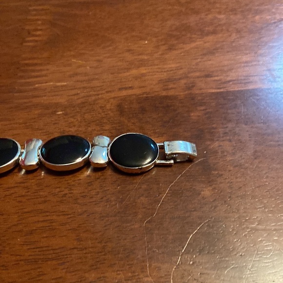 Vintage beautiful black and silver bracelet in EUC - Picture 3 of 5